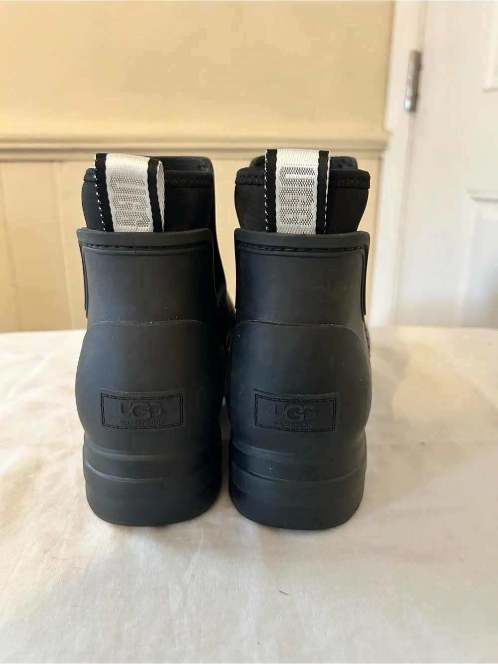 UGG droplet rain